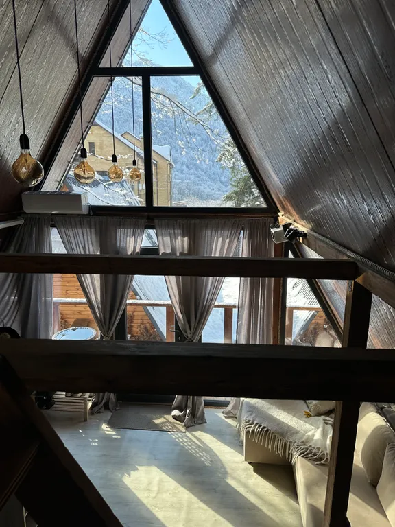 Панорамный дом «Грань» с видом на горы