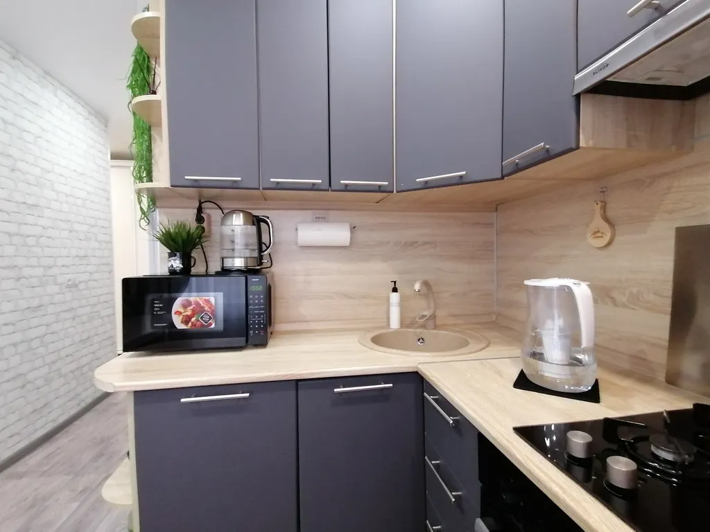 Уютная и тёплая квартира в центре города. Столовая расположена  в доме