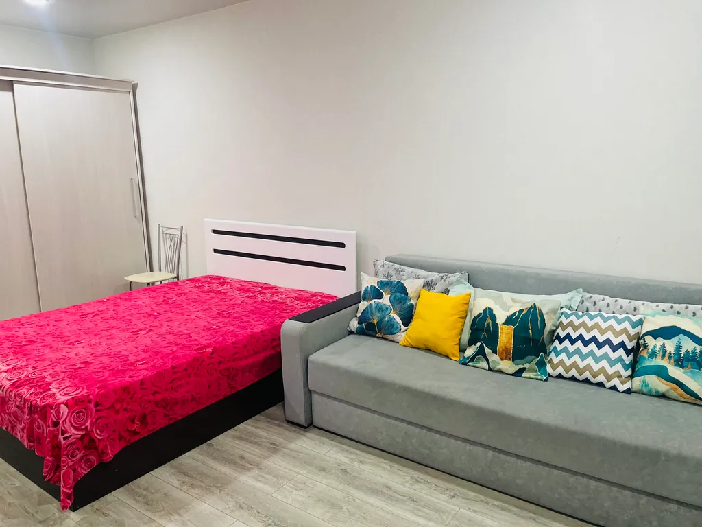 Просторная квартира с видовым балконом близ Питьевой Галереи Санатории