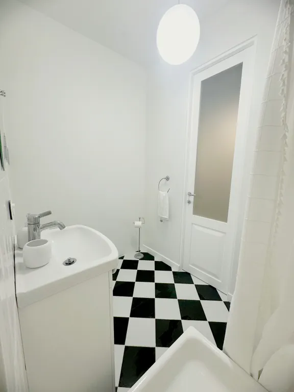 Квартира Уникальная двухкомнатная квартира в центре с шикарным видом — Гагра