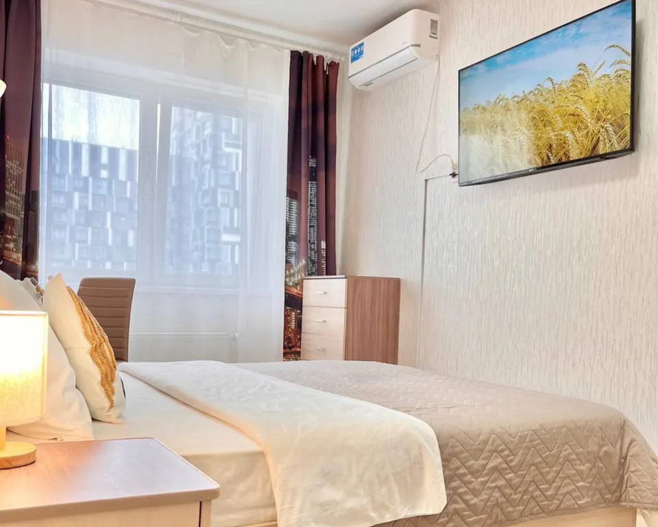 Евродвушка Апарт Гулливер с лоджией в центре