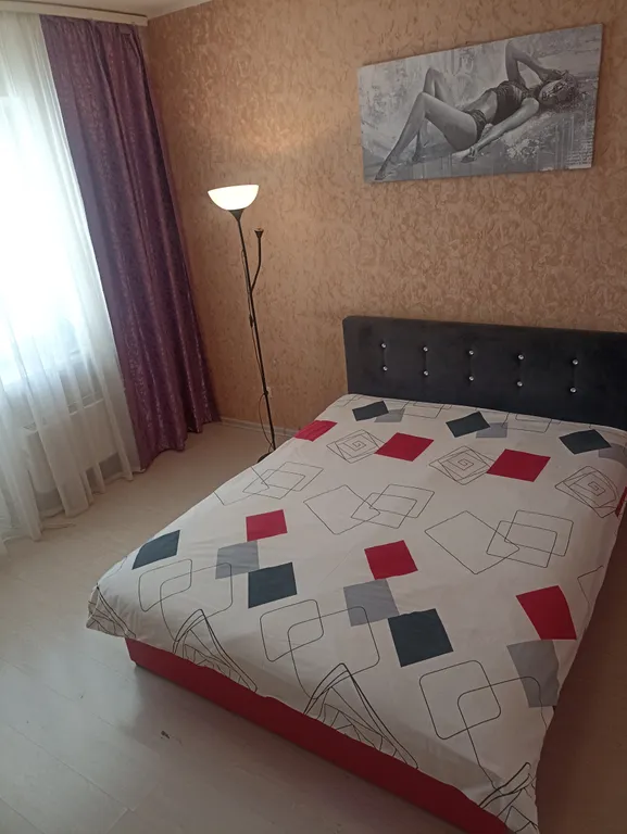 Просторная квартира в новом доме, метро — аренда посуточно в Екатеринбург