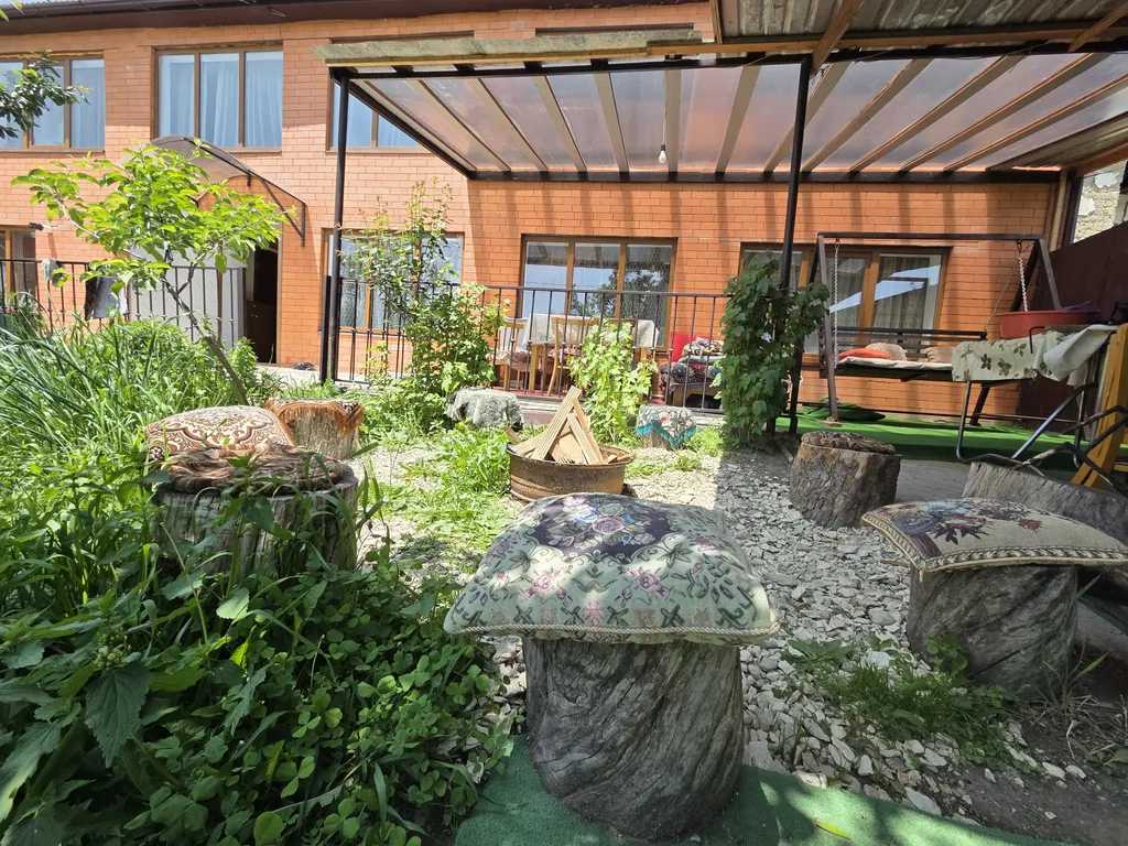 Живописный двухэтажный дом за выгодную цену