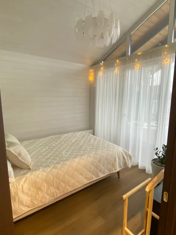 Современный барнхаус у леса рядом с городом