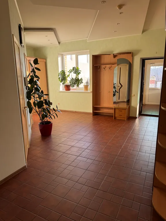 Дом с большим бассейном