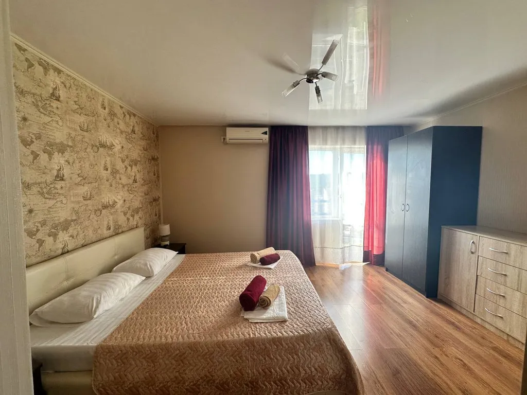 Двухкомнатный апартамент рядом с бассейном