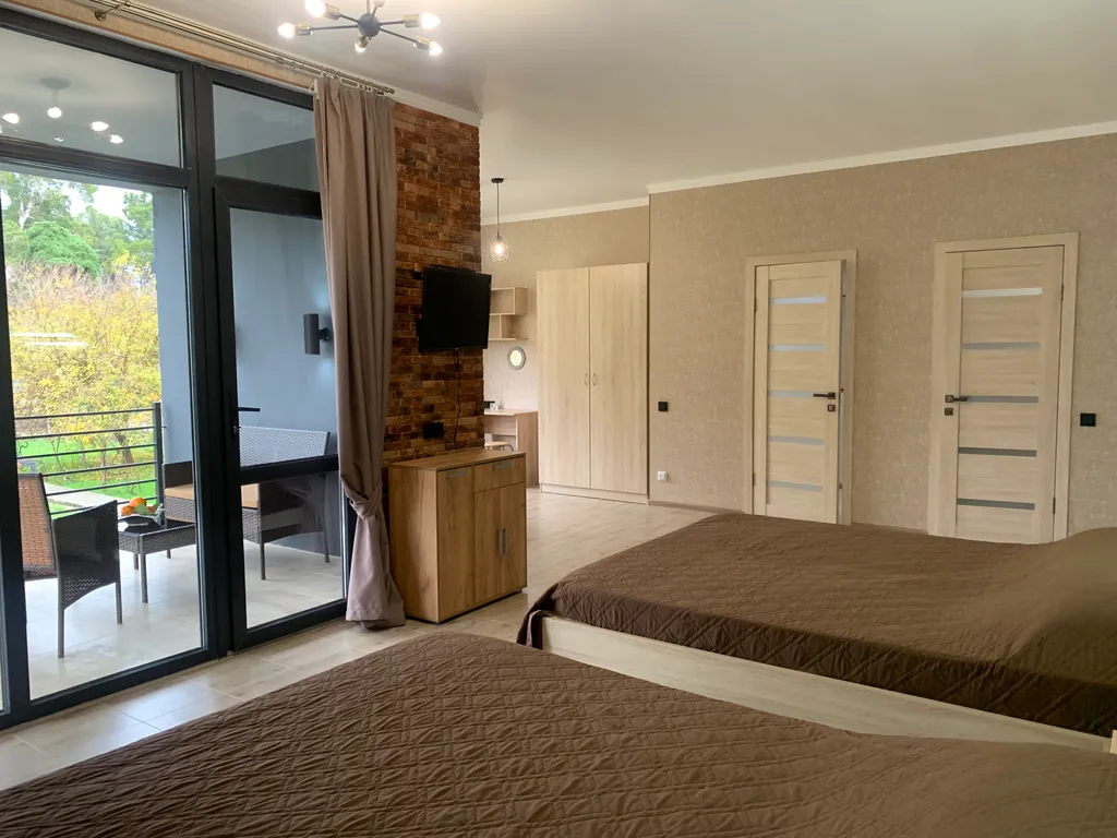 Комфортабельный дом с бассейном с видом на горы