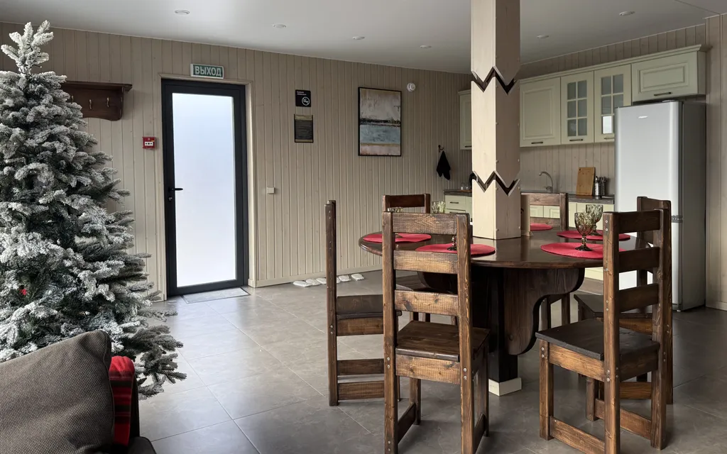 Семейный дом на берегу реки