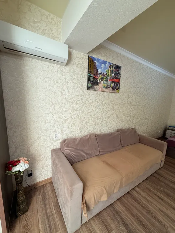 Уютная студия с дизайнерским ремонтом