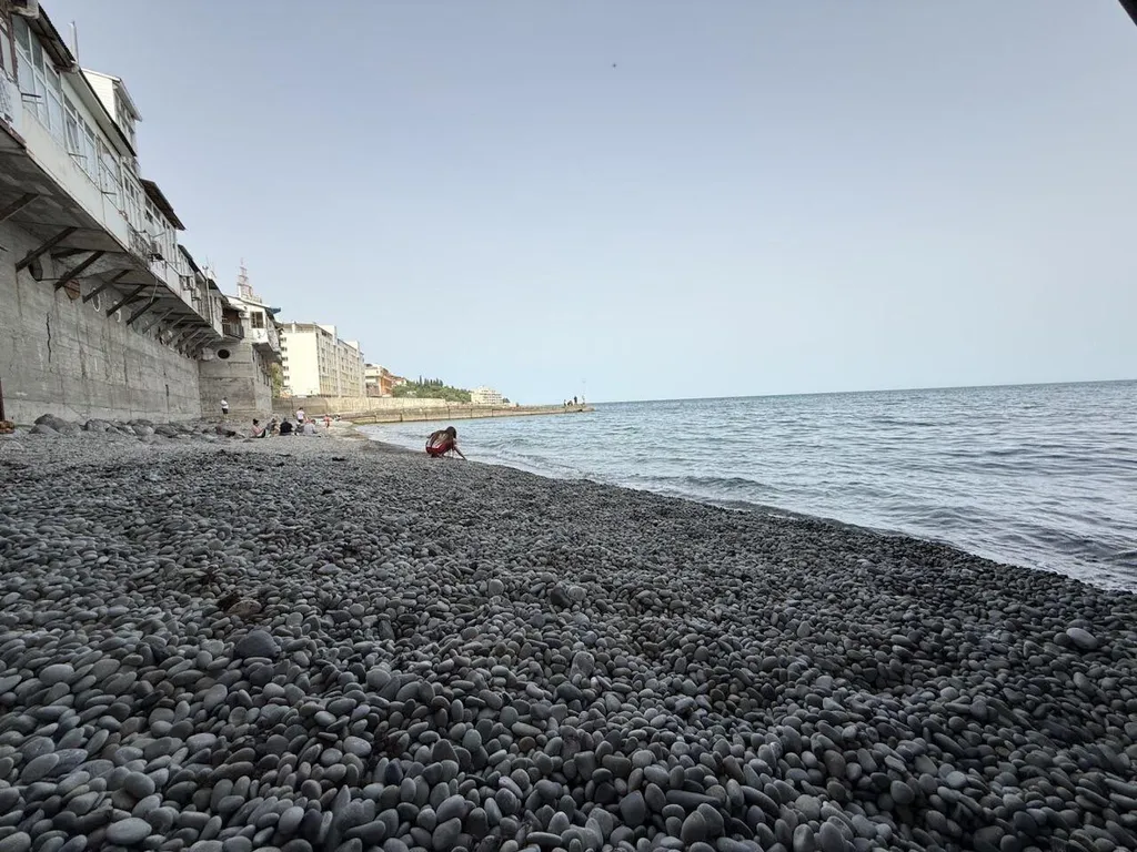 Студия с балконом у моря есть мангал