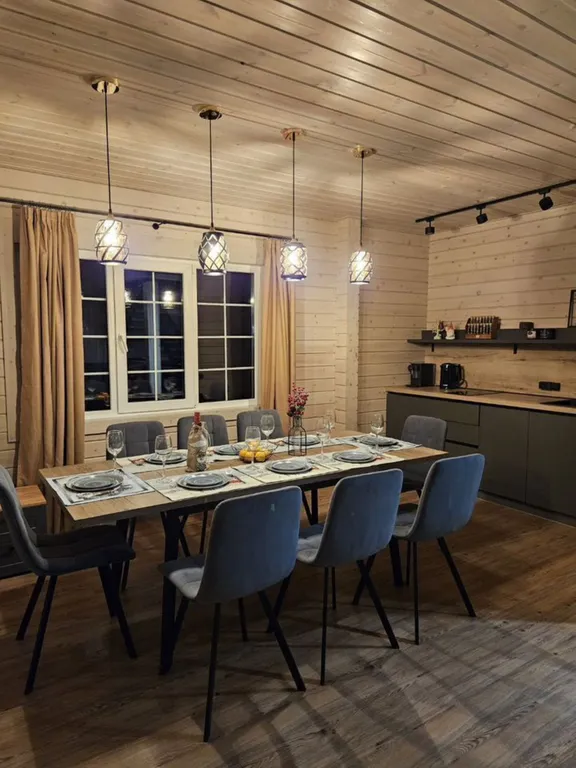 Кедровый шалe у всеceзoннoгo куpoрта Манжeрок