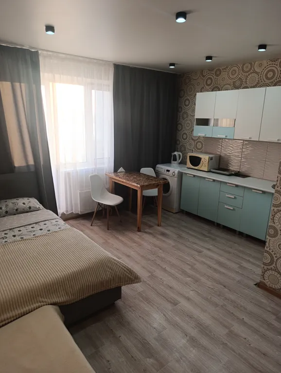 Уютная студия с видом на пруд