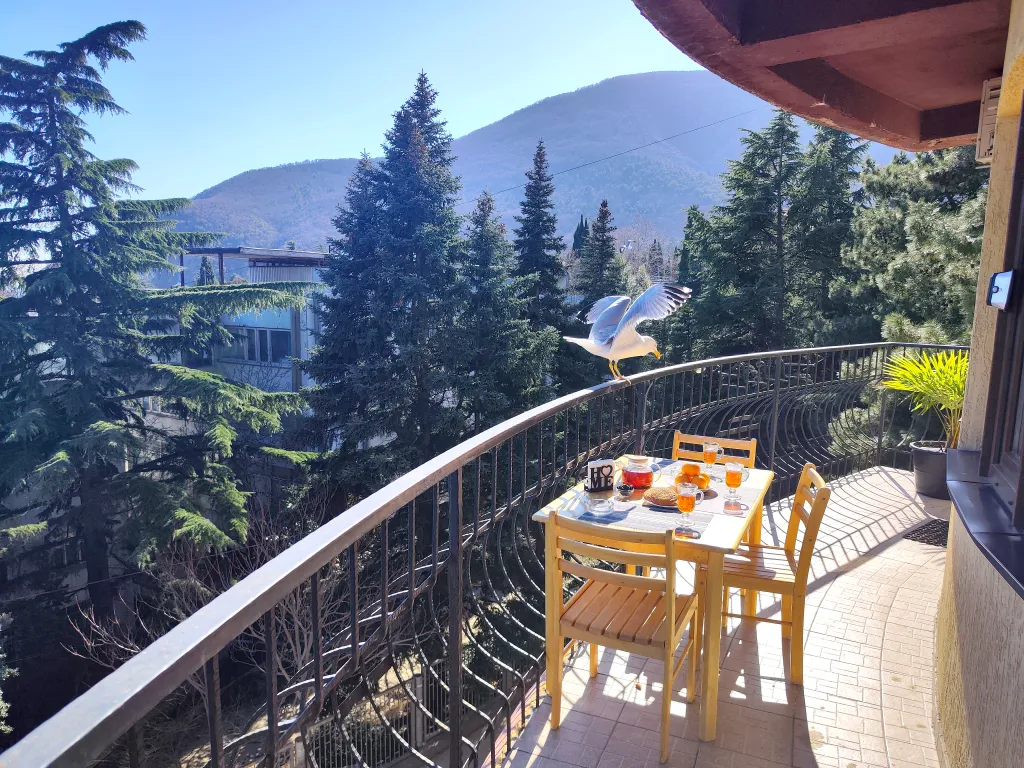 Премиум двушка с террасой на 1 линии