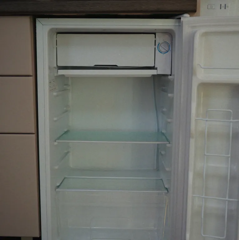 Современный уютный дом с видом на лес