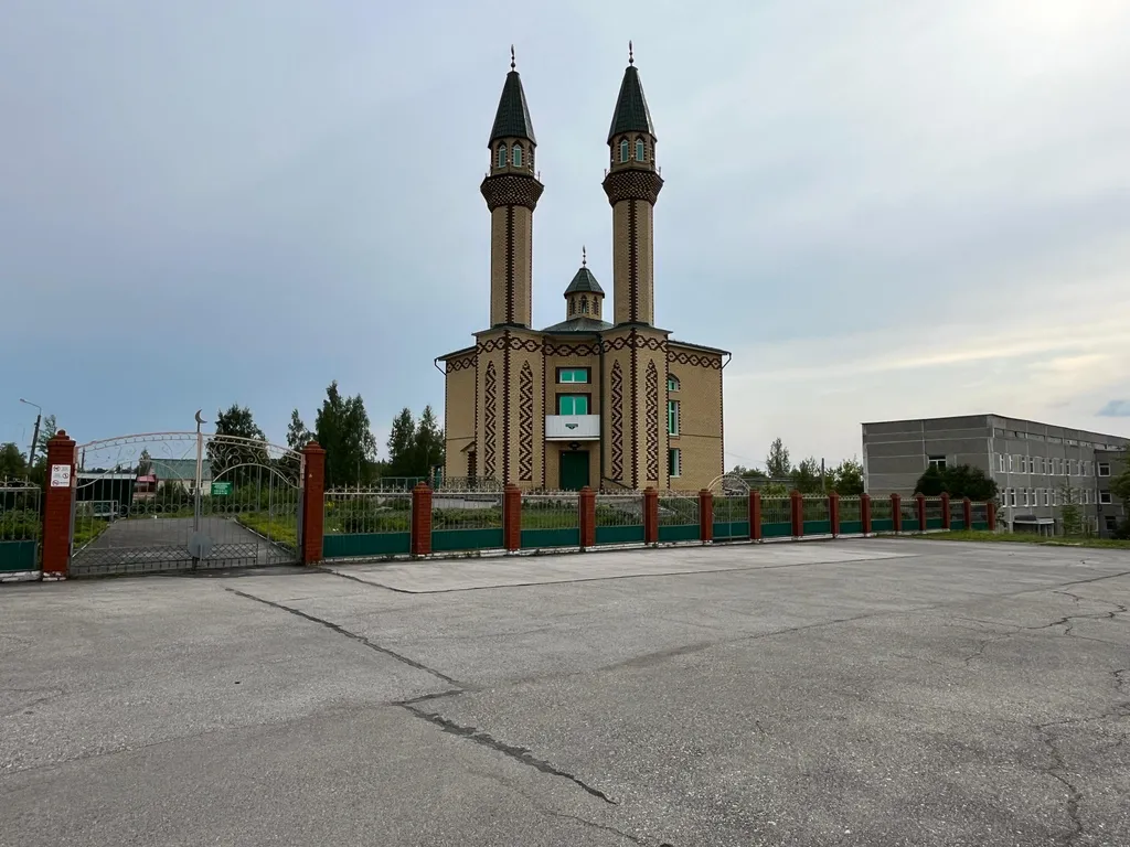 2-комнатная  квартира рядом с лыжной базой Металлург