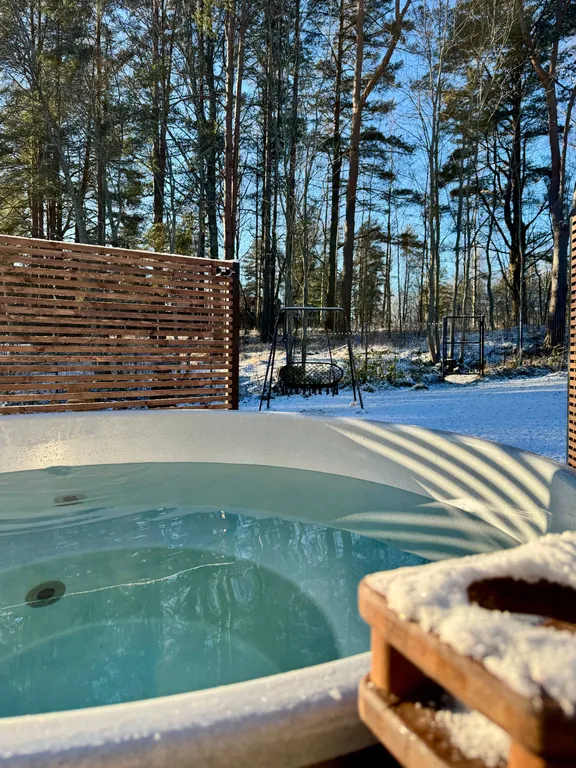 Коттедж Уютный дом с горячей купелью — Стеклянный