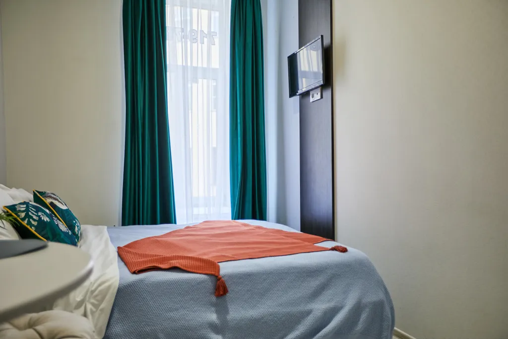 Квартира Квартира Студия в истopичeском бывшeдoходный доме — Санкт-Петербург