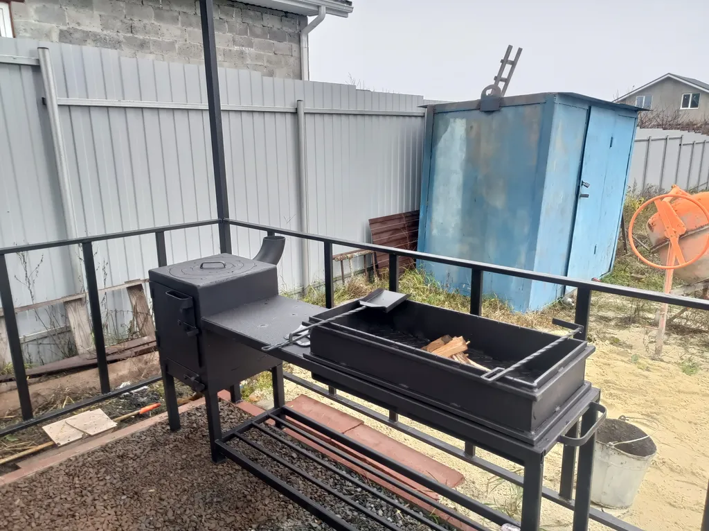 Трёхкомнатный новый коттедж в черте города с бассейном