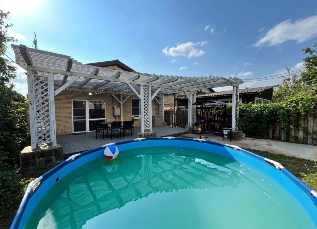 Дом в стиле Loft с бассейном