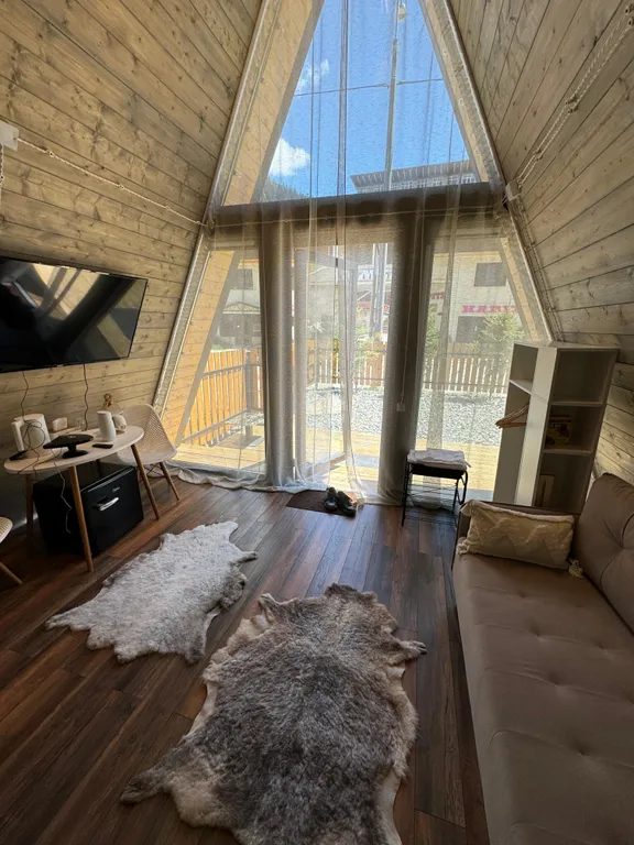 Афрейм возле канатной дороги