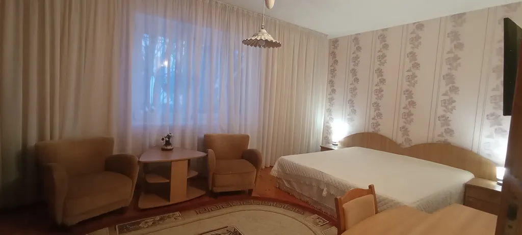 Уютный просторный дом с камином электрическим