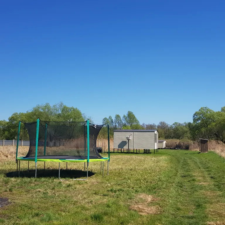 Уютный домик с участком на берегу реки