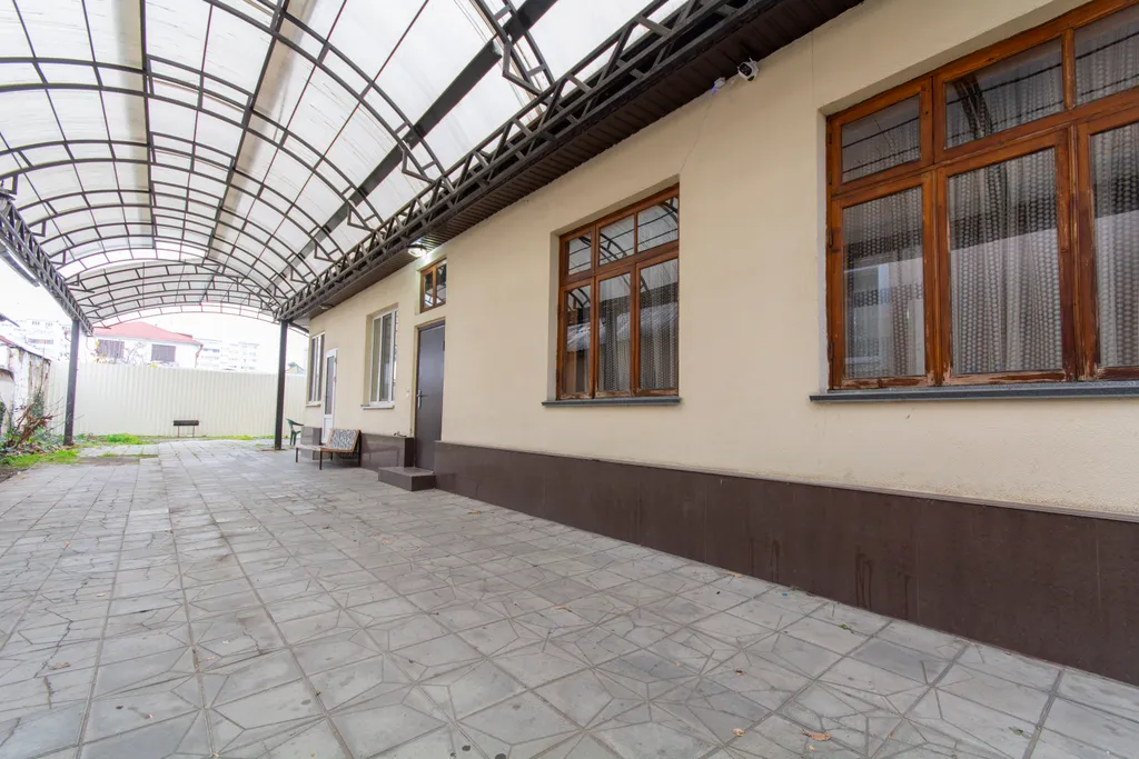 Коттедж 5-комнатный дом по улице Арбата — аренда посуточно в Нальчик