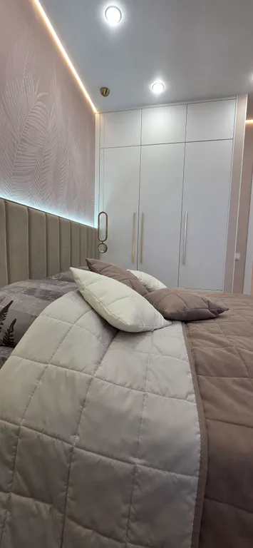 Новая, красивая, солнечная квартира с дизайнерским ремонтом.