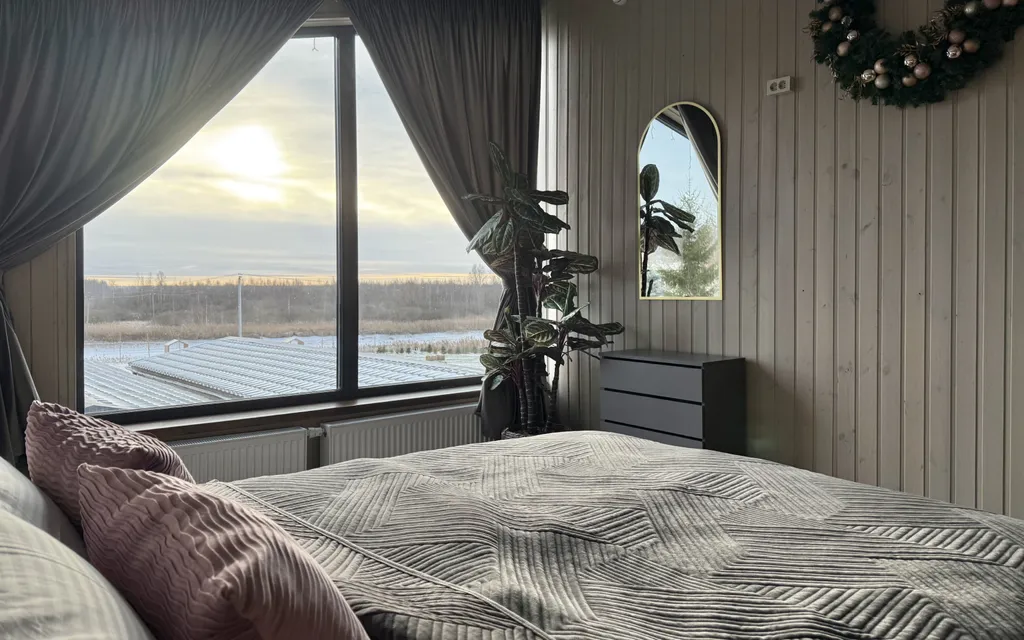 Семейный дом на берегу реки