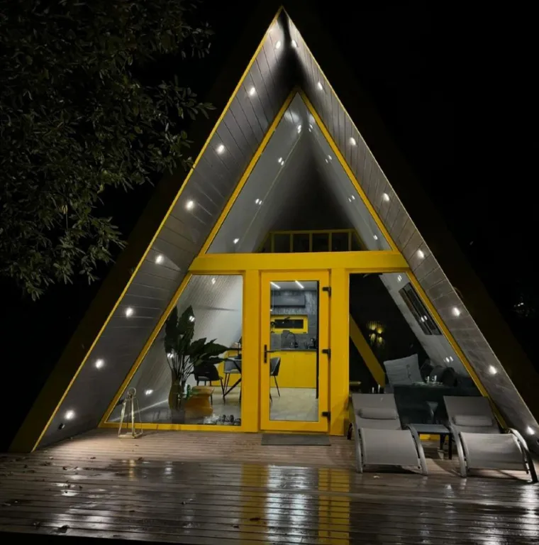 Стильный треугольный дом в 25 км от Минска с горячей купелью в лесу