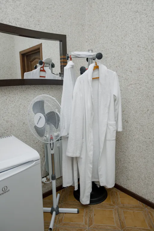 Роскошный номер для пар и семей с детьми, с балконом, кухней и диваном