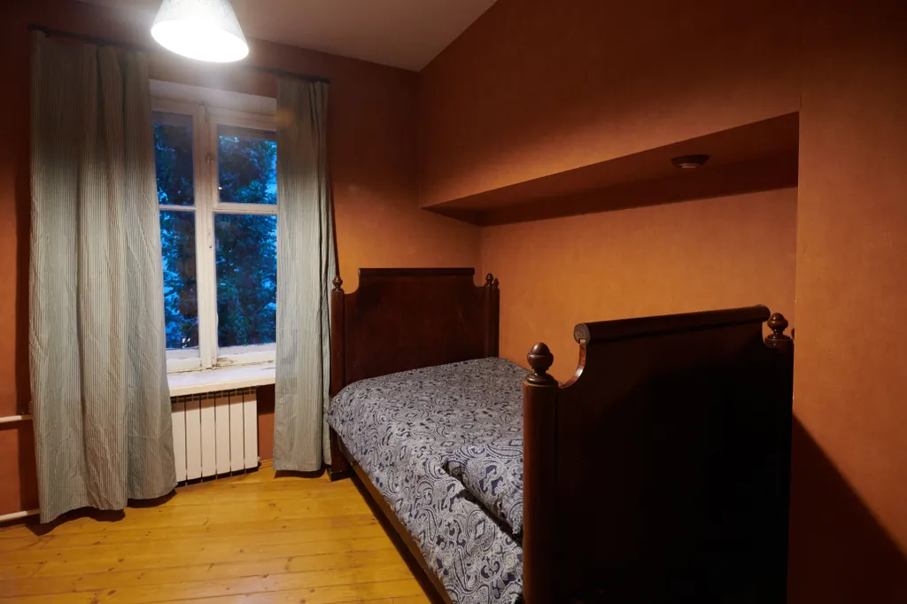 Квартира Квартира Старинная мебель в лучах солнца — Москва