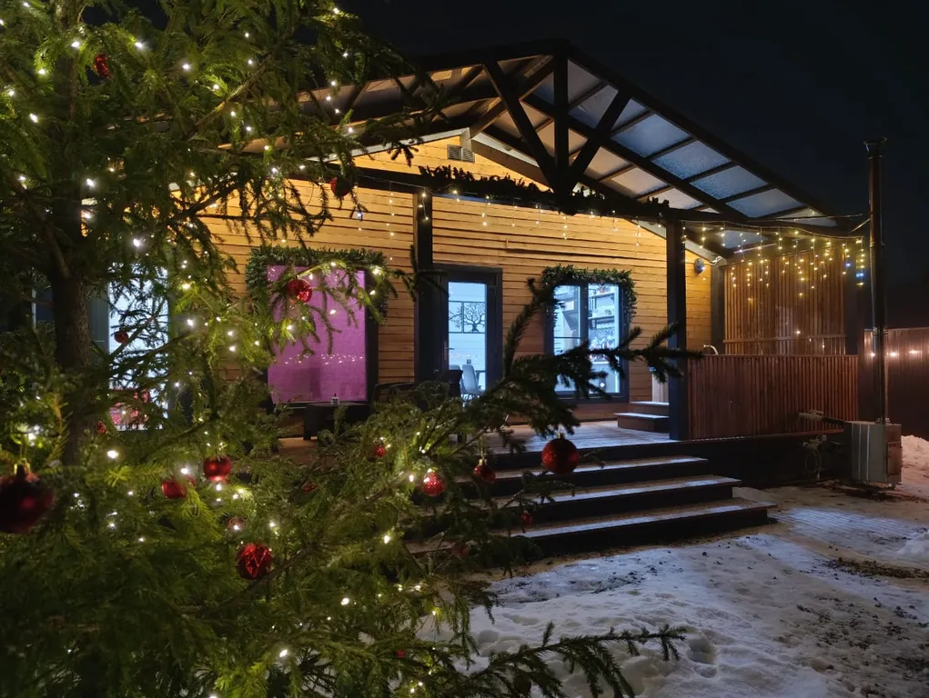 Дом с сауной, включена в стоимость, и горячей купелью на террасе