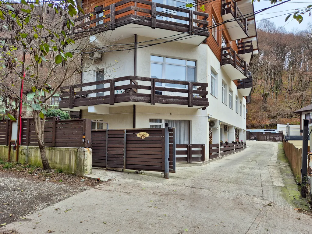 Просторная квартира с видом на горы