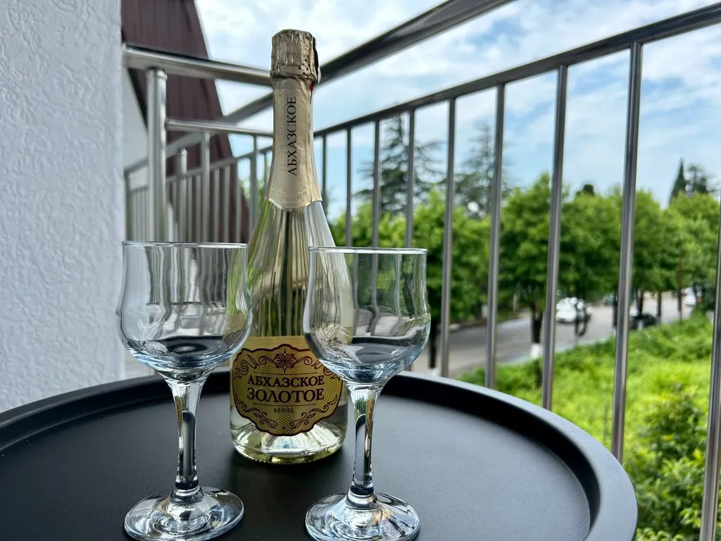 Квартира Квартира Номер для двоих с видовым балконом — Гагра