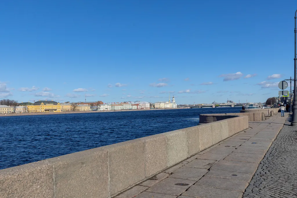 Квартира Квартира Видовая студия у Невы, развод мостов из окна — Санкт-Петербург