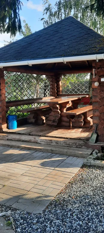 Уютный загородный дом с прудом