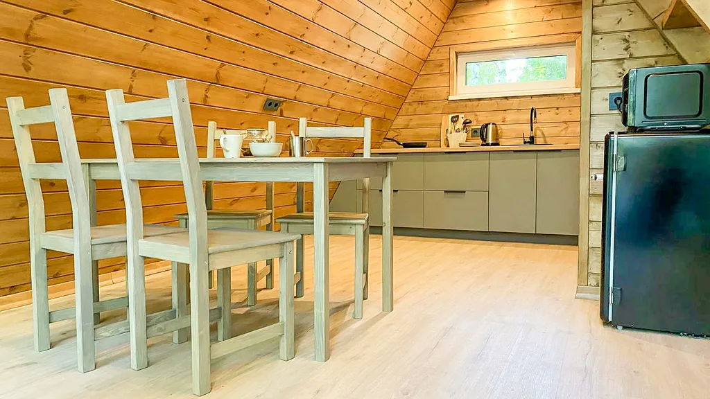 Домик в лесу вблизи от города в стиле A-frame