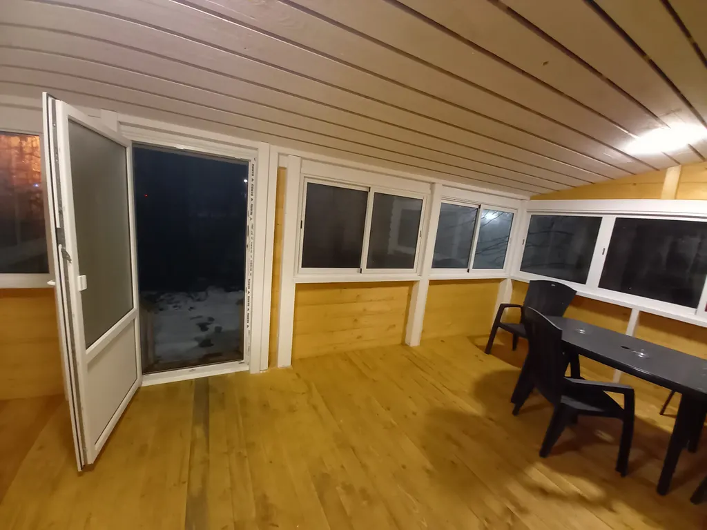 Домик из сосны в городе  С.