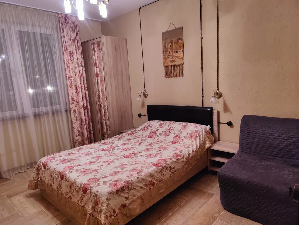 Современный дом с уличной подогреваемой купелью и сауной