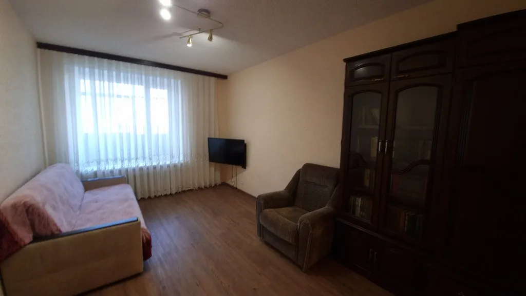 Хорошая просторная большая квартира для семьи или командировочных