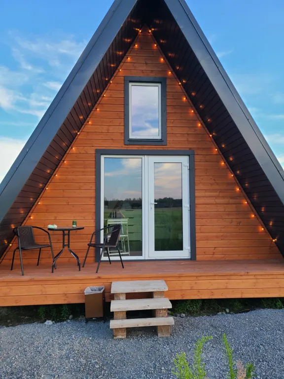 Стильный домик для отдыха с питомцем