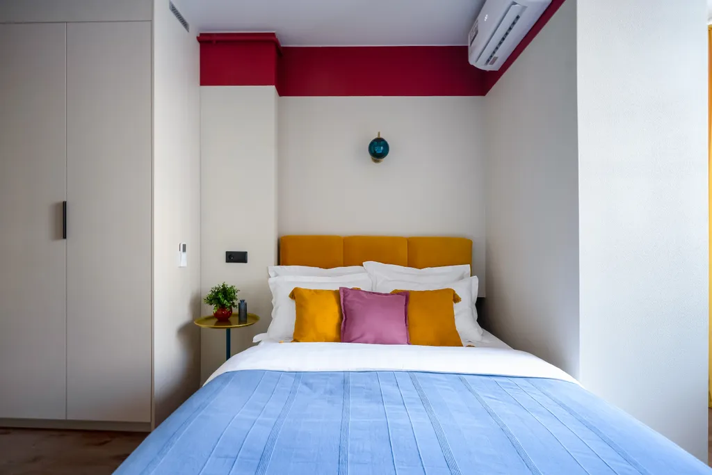 Лиловая студия у моря