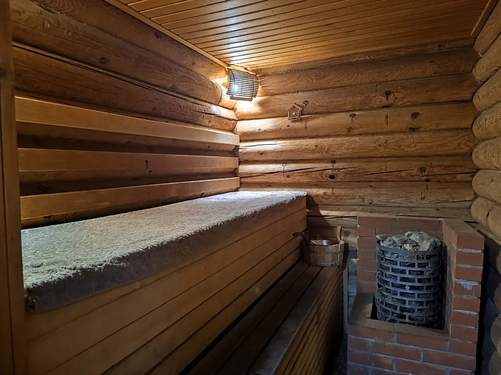 Уютный дом с бильярдом и сауной на побережье водохранилища