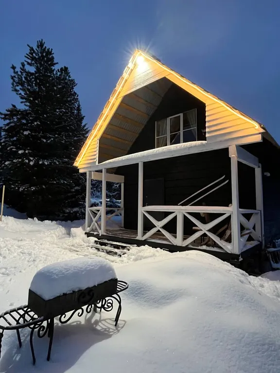 Коттедж Уютный, теплый дом с видом на горы в тихом, красивом месте — Шерегеш