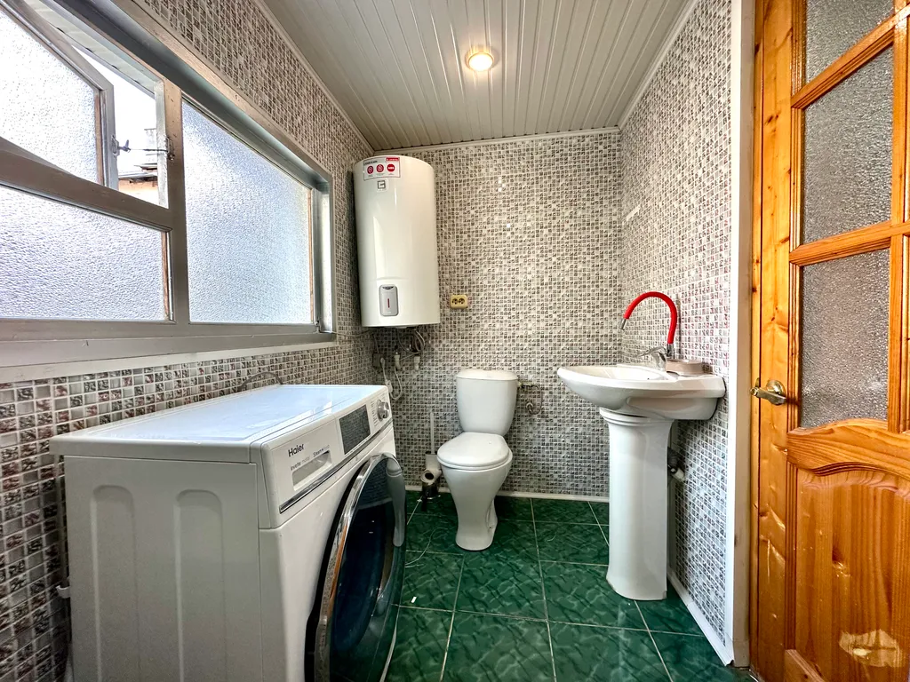 КМВ Дом напротив цветника и питьевых источников