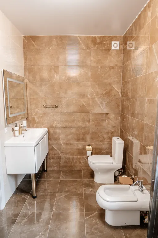 Дом с бассейном и видом на горы