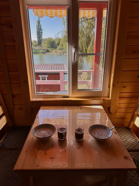 Новый дом-сруб у реки в живописном месте, баня, банный чан, рыбалка