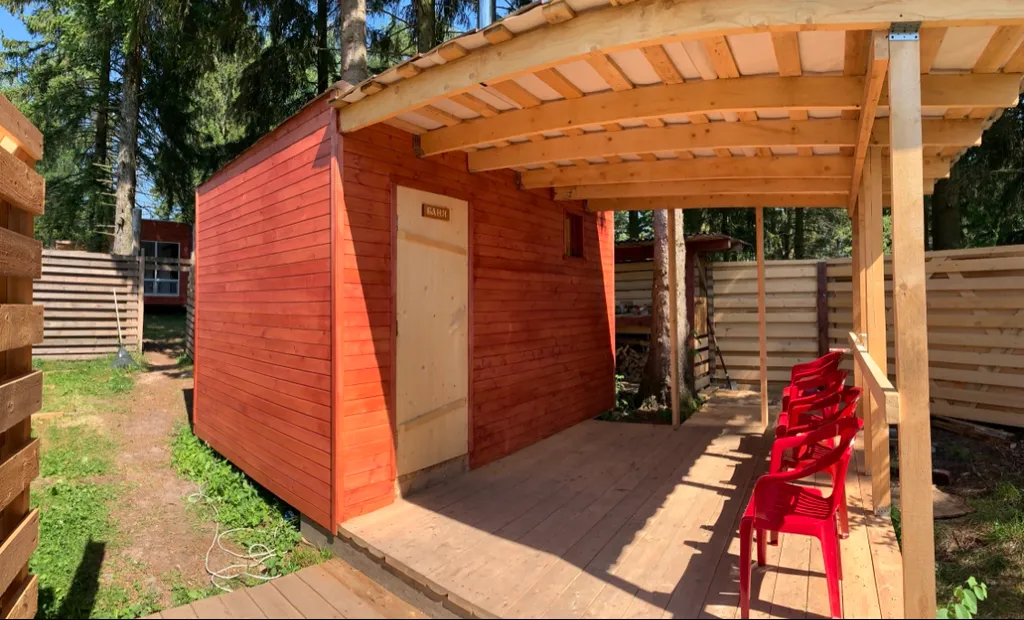 Дом на берегу реки