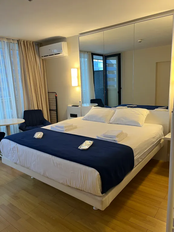 Студия на 1-й линии с видом на море в небоскребе Орби Сити